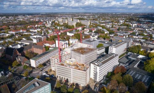 Luftaufnahme des Rohbaus der Kurt Tucholsky Schule