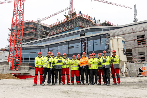 Mitarbeiter bei ZEISS Baustelle