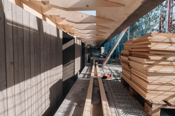 Holzkonstruktion während der Bauarbeiten, Holzbau